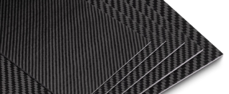 Karbon fiber plaka her sektör için farklı ölçülerde üretilerek kullanılabilir.